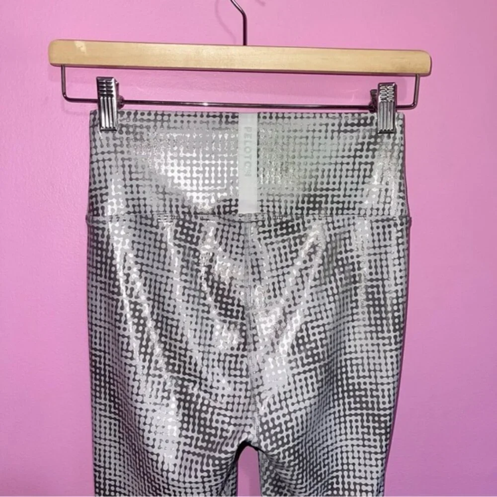 Peloton Leggings Women's Size Medium Silver White Show Up Digital Foil High Rise